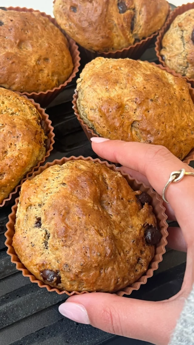 ☕🍫 Protein Coffee Choc Chip Muffins? Yes, please!

These muffins are soft, delicious, packed with protein, and perfect for breakfast, lunchboxes, or an afternoon pick-me-up.

✨ Here’s how I made them:

🥣 Dry ingredients (mixed in our Microgarden Medium Non-Slip Stainless Steel Mixing Bowl):
• 2½ cups flour
• 1 packet Wazoogles Protein Powder (I used Coffee ☕, but any flavour works!)
• ½ tsp salt
• ½ tsp baking soda
• 1 tbsp baking powder

🥣 Wet ingredients (mixed in our Microgarden Small Non-Slip Stainless Steel Mixing Bowl):
• 2 eggs
• ½ cup milk
• 1 cup full cream yoghurt
• ½ cup oil

Mix the wet and dry ingredients together, fold through your chocolate chips, spoon into Microgarden Silicone Muffin Cups, bake until golden, and enjoy! 🤎

The right baking tools really do make a difference—from non-slip mixing bowls that stay put while you whisk to reusable silicone muffin cups that make baking and cleanup so easy.

Will you try these with coffee protein powder or another flavour? 👇

#MicrogardenSA #BakeBetter #ProteinMuffins #CoffeeMuffins #HealthyBaking